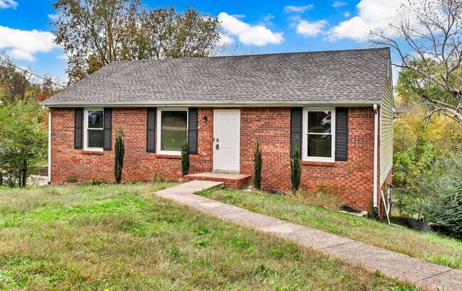 Building Photo - Move-in Special!! 3 Bedroom and 2 Bathroom...