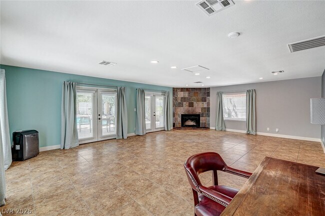 Building Photo - 4153 Woodcrest Rd