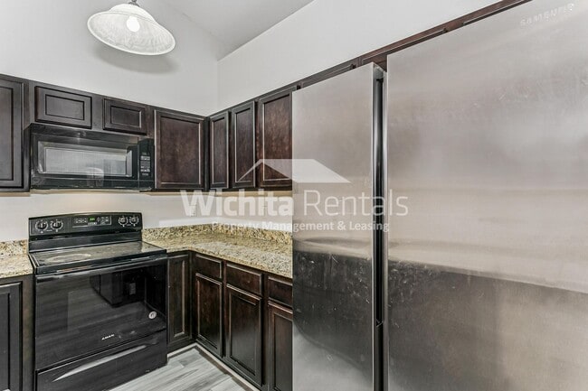 Building Photo - 920-922 Onewood Place