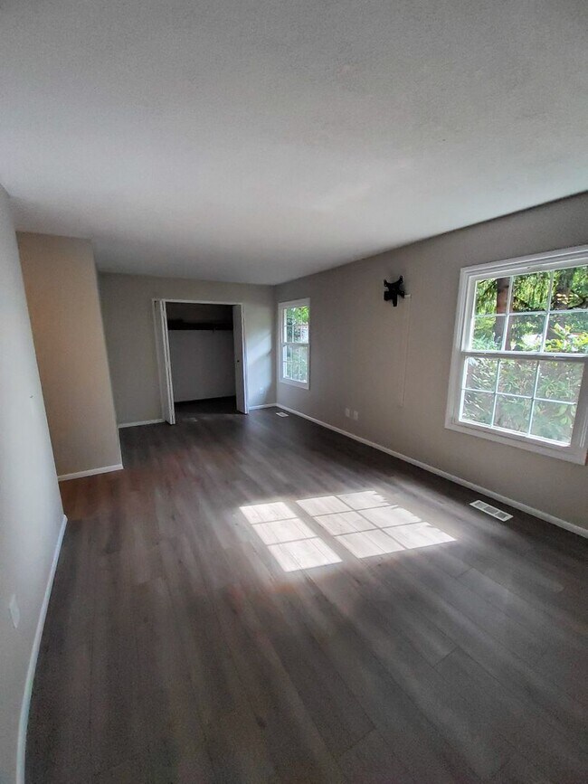 Building Photo - Great Home Near Hiteon Elementary