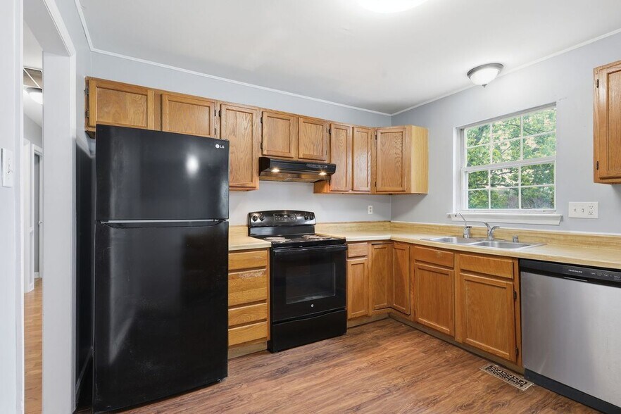 Building Photo - 11259 Edgewood Dr