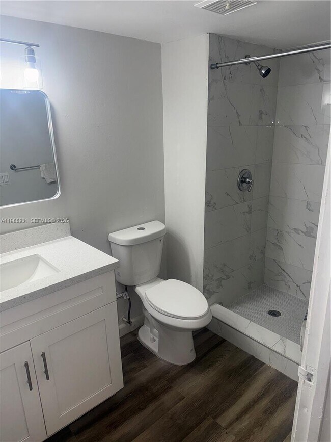 Building Photo - 3183 Coral Lake Dr