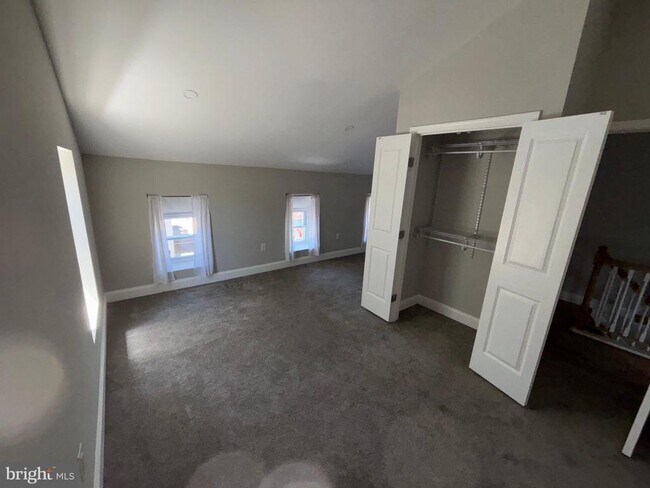 Building Photo - 5543 Ridge Ave