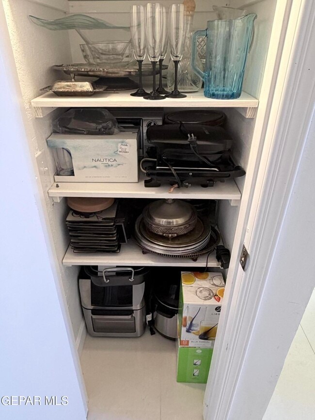 Building Photo - 6035 Bandolero Dr