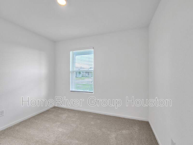 Building Photo - 112 Nicholas Rd