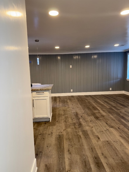 Building Photo - 961 Eastside Dr SE