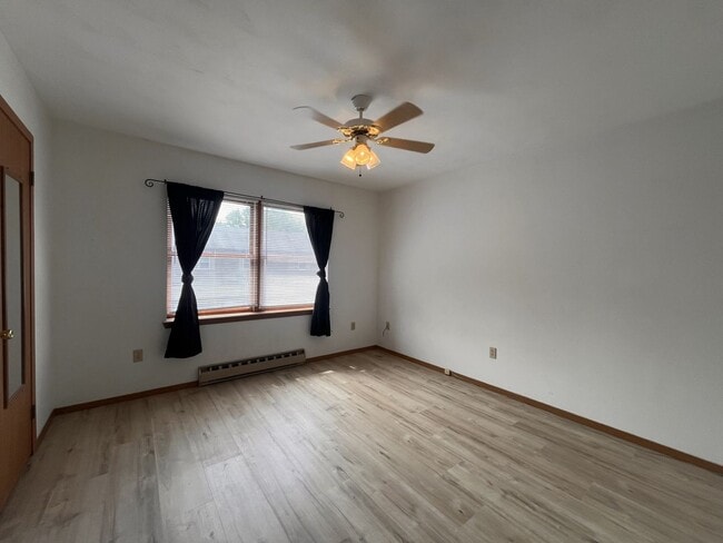 Building Photo - Woods Edge 3-Bedroom Townhome!