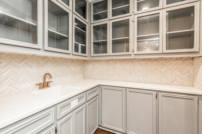 Building Photo - 118 N Caldwood Dr