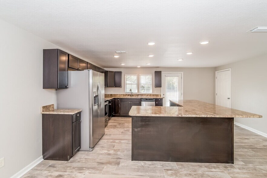 Building Photo - 8109 Grampell Dr