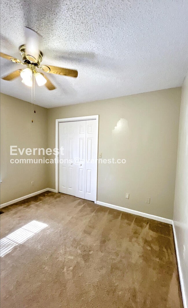 Building Photo - 4911 Hunter Village Dr