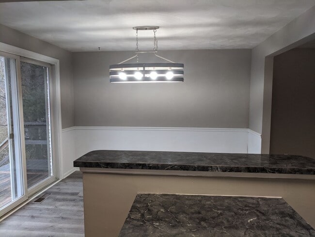 Building Photo - *****Huge 4 bedroom, 3 full bath home FOR ...