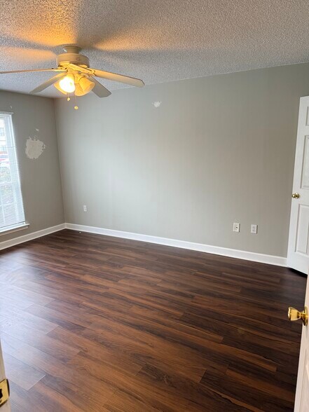 Building Photo - 32 Holly Ct