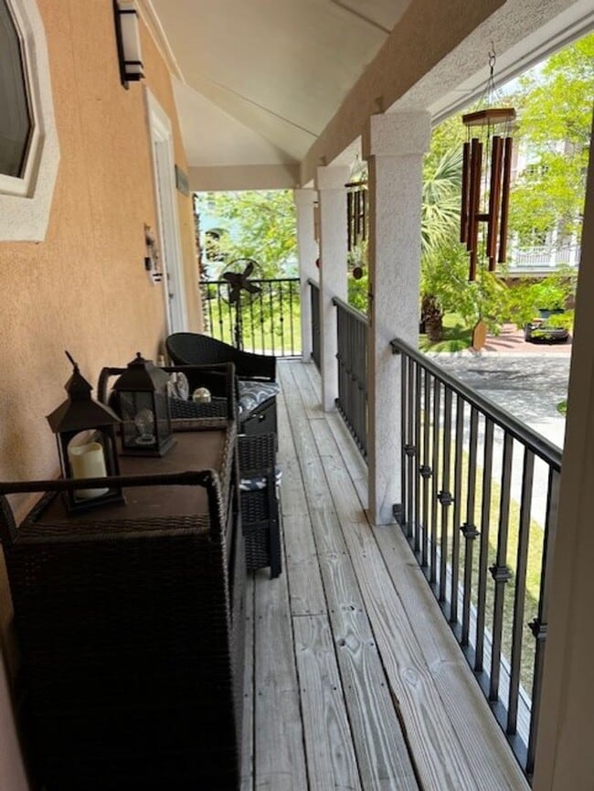 Building Photo - Bermuda Pointe