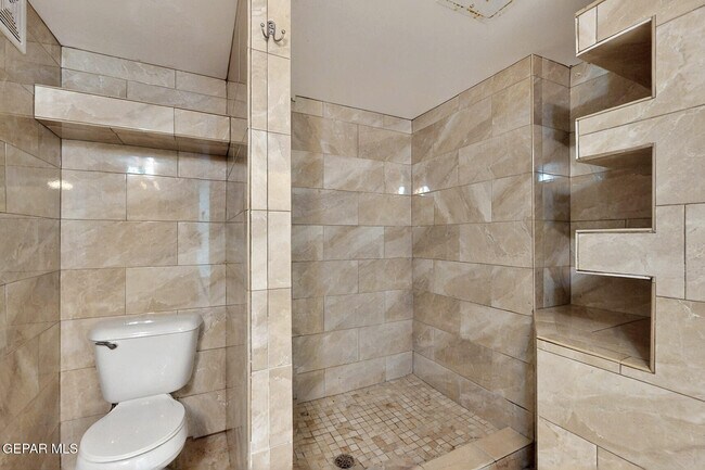 Building Photo - 540 S Yarbrough Dr