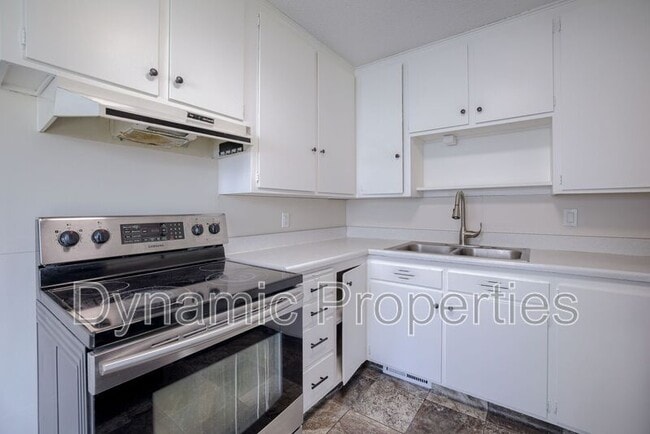 Building Photo - 3934 Monroe St
