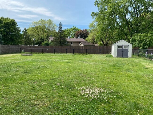 Building Photo - 4011 Maple Ave