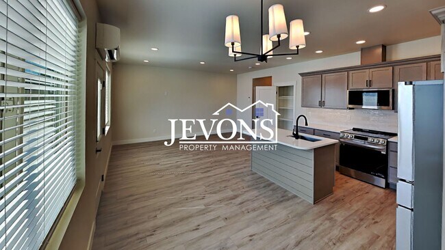 Building Photo - 413 S 97th Ave
