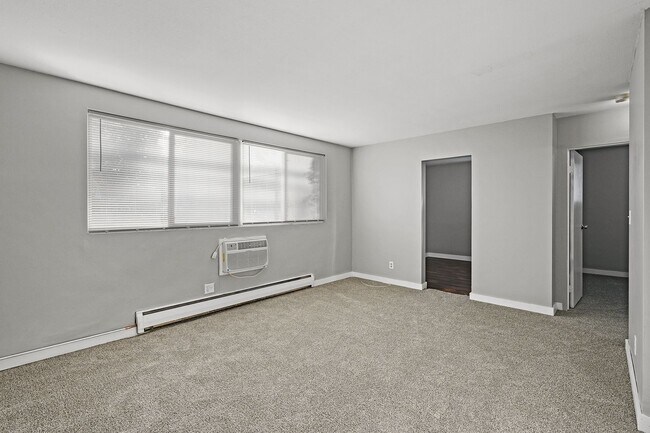 Building Photo - Spacious 1/BR/1 Bath Available Now!