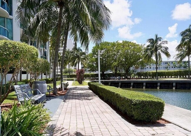 Building Photo - 7910 Harbor Island Dr