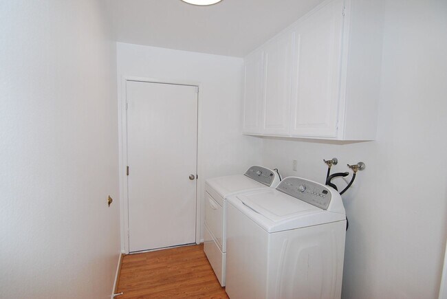 Building Photo - Beautiful 3-Bedroom Home with Pool, Spa & 3-Car Garage in Orange