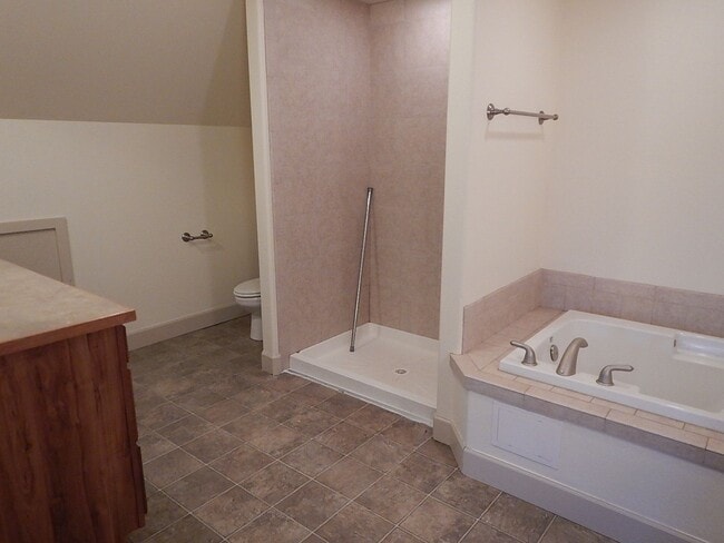 Building Photo - 2 Story, 3 Bedroom, 3 Bathroom House in He...
