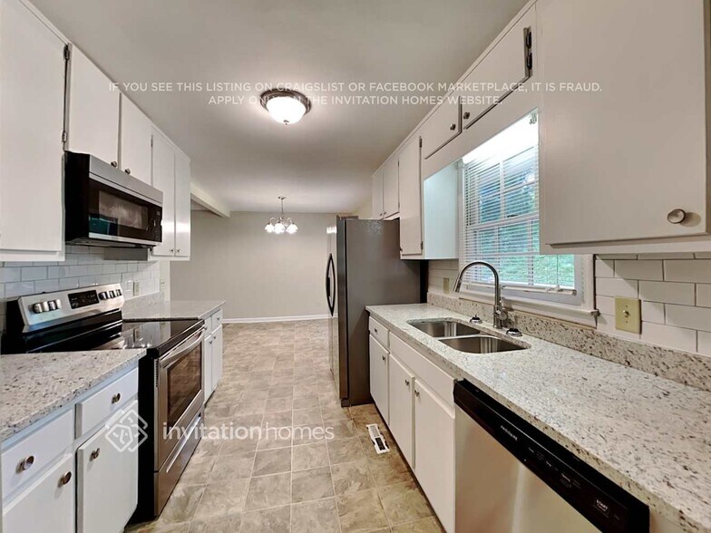 Building Photo - 1650 Lakeview Pl