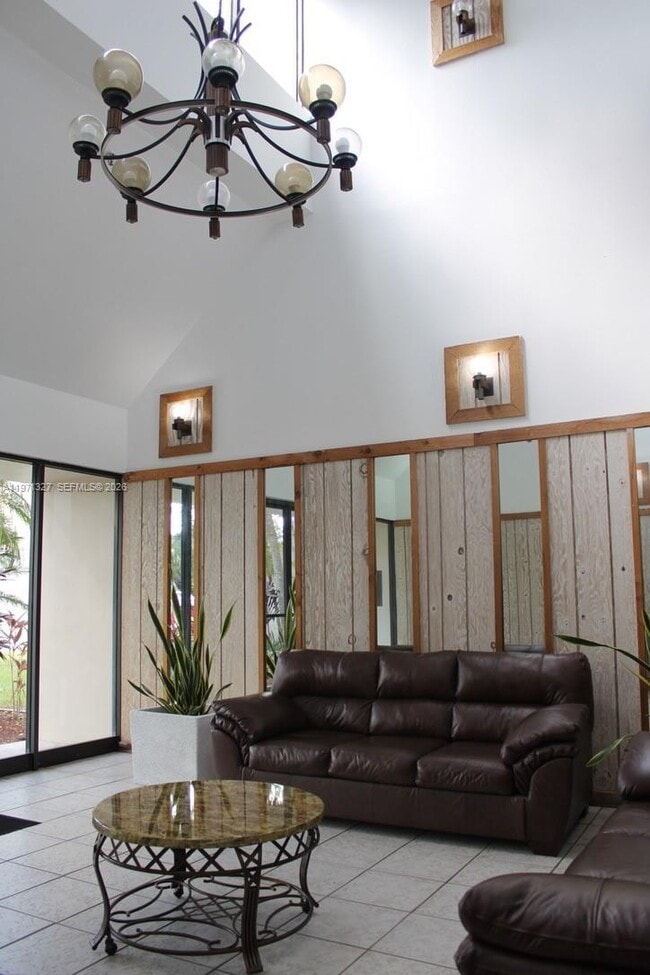 Building Photo - 210 Lakeview Dr