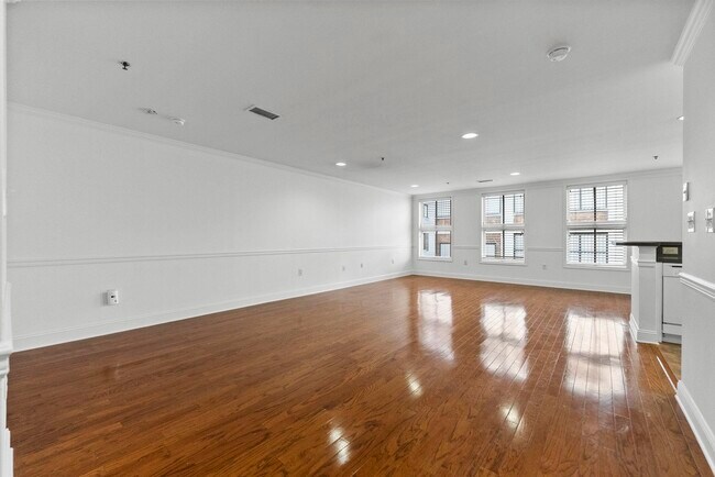 Building Photo - 812 Grand St