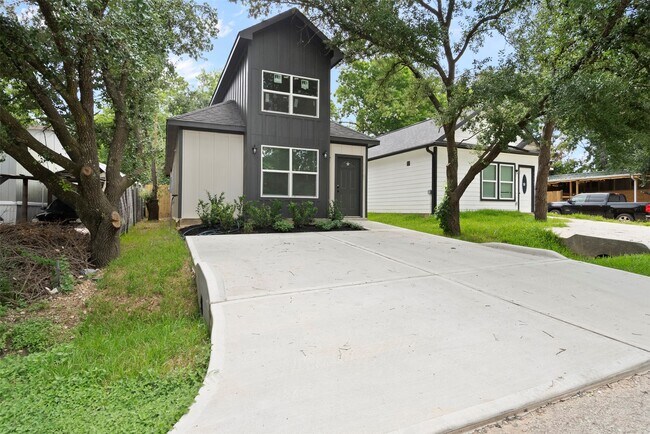 Primary Photo - 11763 White Cedar St