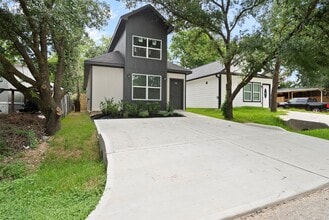 Building Photo - 11763 White Cedar St
