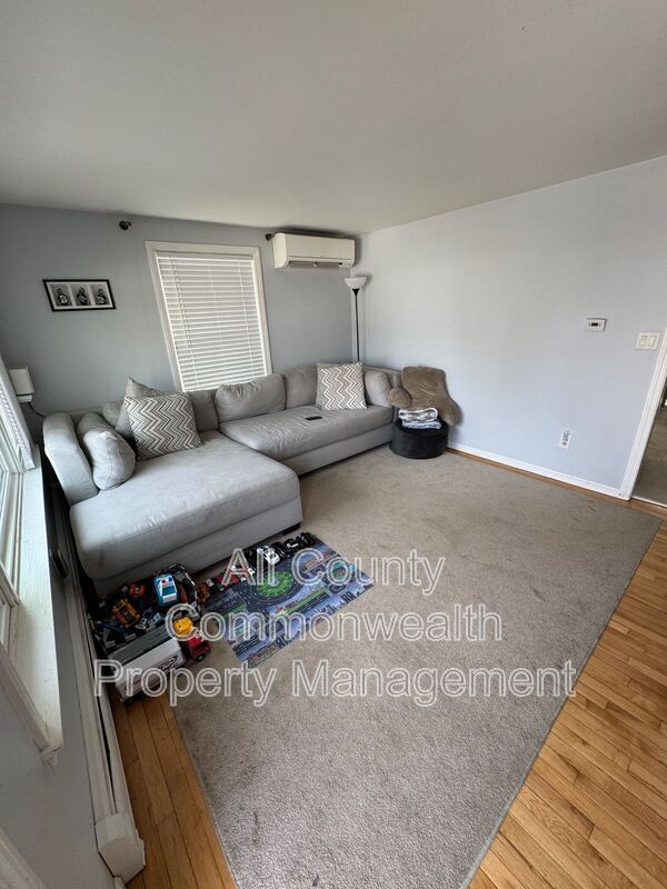 Building Photo - 26 Tiverton Ave