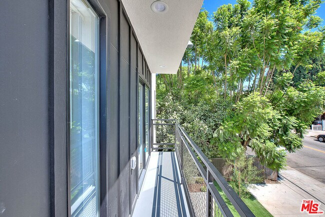 Building Photo - 1013 N Wilton Pl