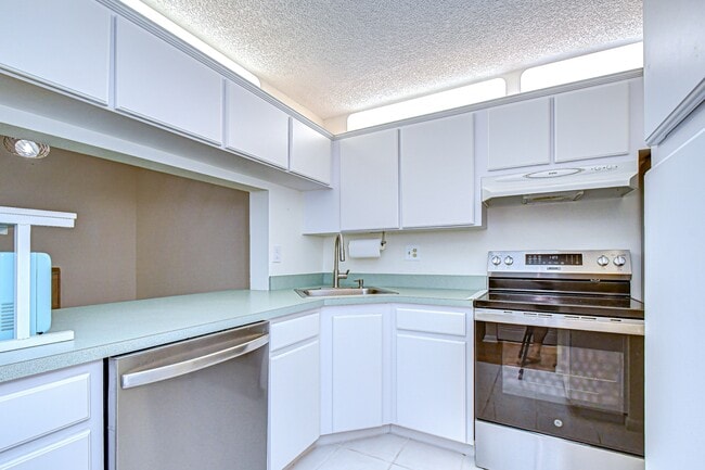 Building Photo - 3161 Lake Pine Way S