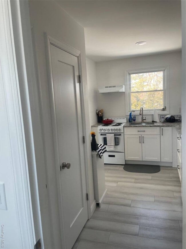 Building Photo - 7 Anawanda Rd