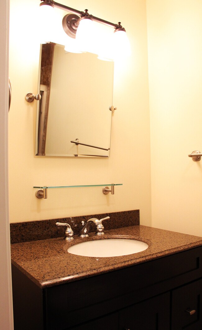 Building Photo - 16 Grant St