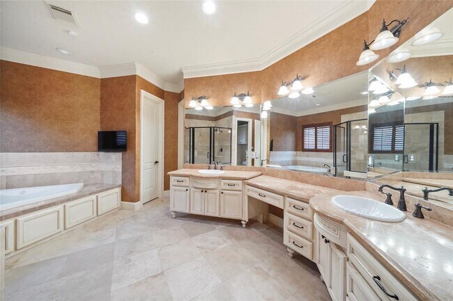Building Photo - 30 N Palmiera Cir