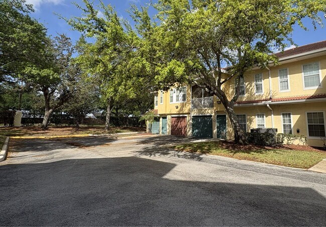 Building Photo - Beautiful 3 Bedroom, 2 Bath with Volume ceilings and Private Garage!