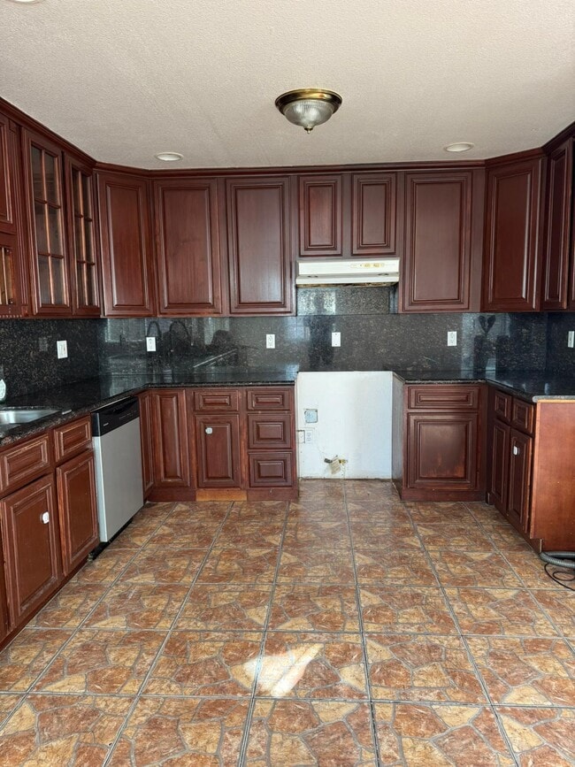 Building Photo - 27715 Cliffwood Ave