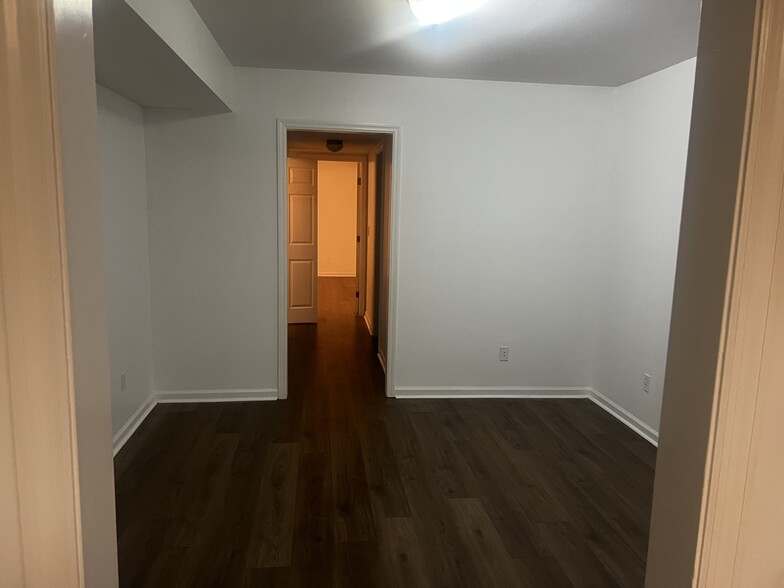 Living/flex room - 130 Marbrook Trce