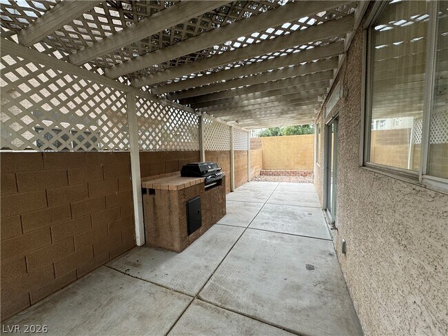 Building Photo - 2581 Silver Shadow Dr