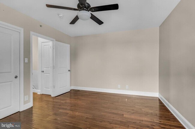 Building Photo - 2050 Frankford Ave