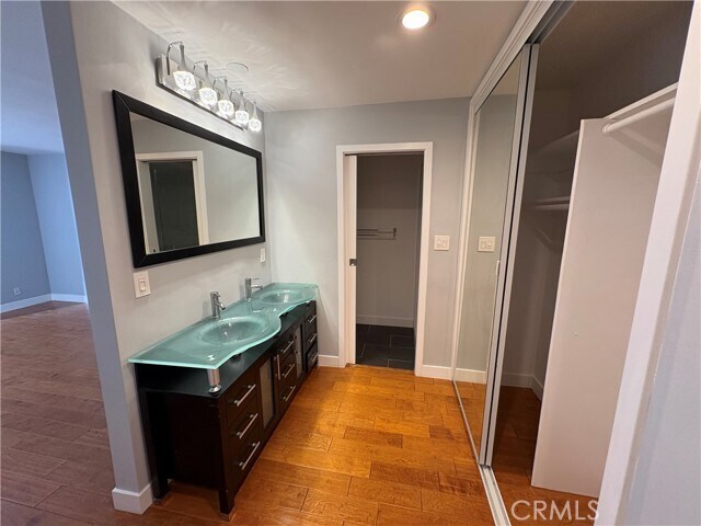 Building Photo - 5625 N Sumner Way