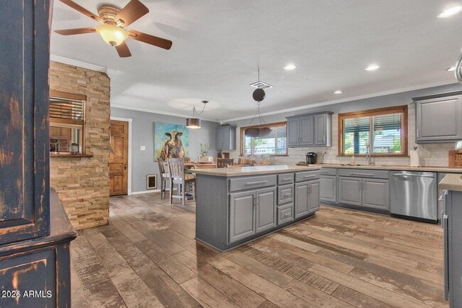 Building Photo - 6621 E 4th St