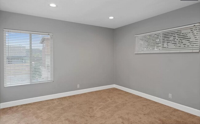 Building Photo - 3733 Beverly Ridge Dr
