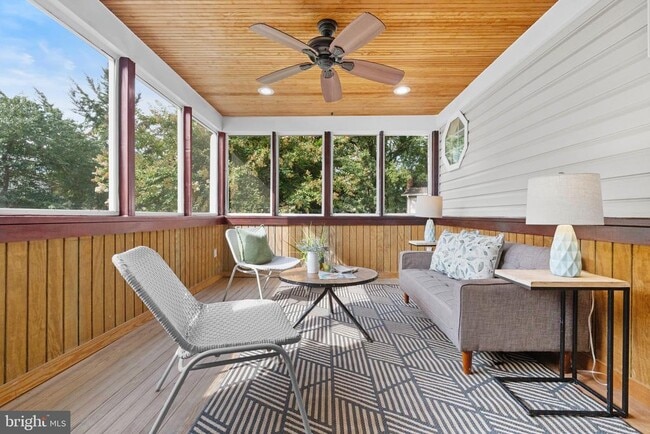 Building Photo - 10429 Headly Ct