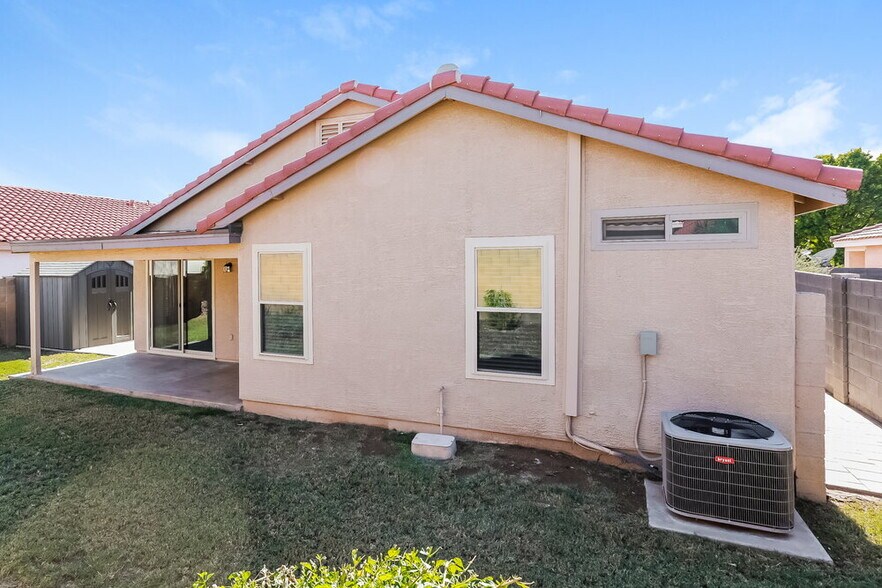 Building Photo - 5336 E Flower Ave