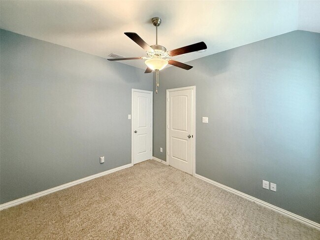 Building Photo - 6111 Gloucester Dr