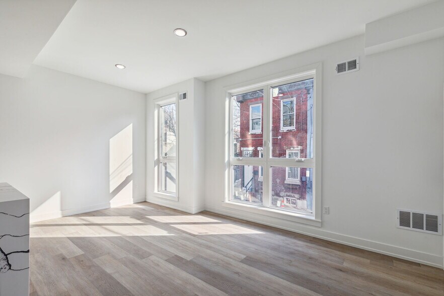 Building Photo - 2550 N Hope St