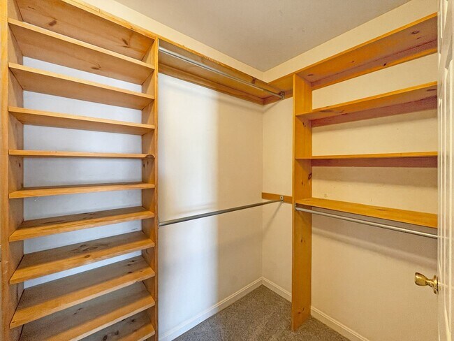 Building Photo - 15716 Palermo Terrace
