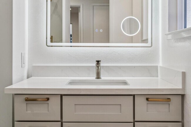 Building Photo - 700 Gull Ave